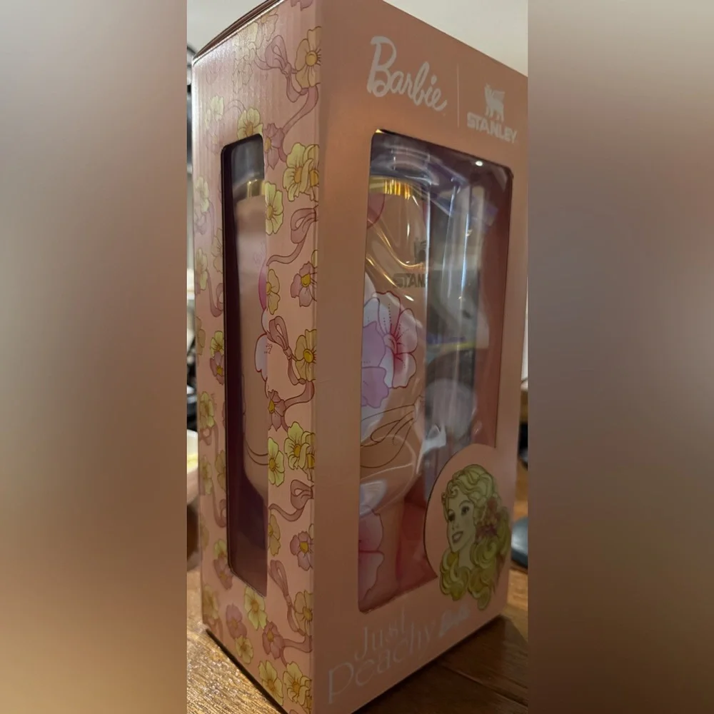 Stanley Barbie Just Peachy Water bottle - Picture 3 of 4